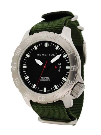 Taucheruhr Momentum Torpedo Steel DV74BS7G mit olivgrünem Nato-Band